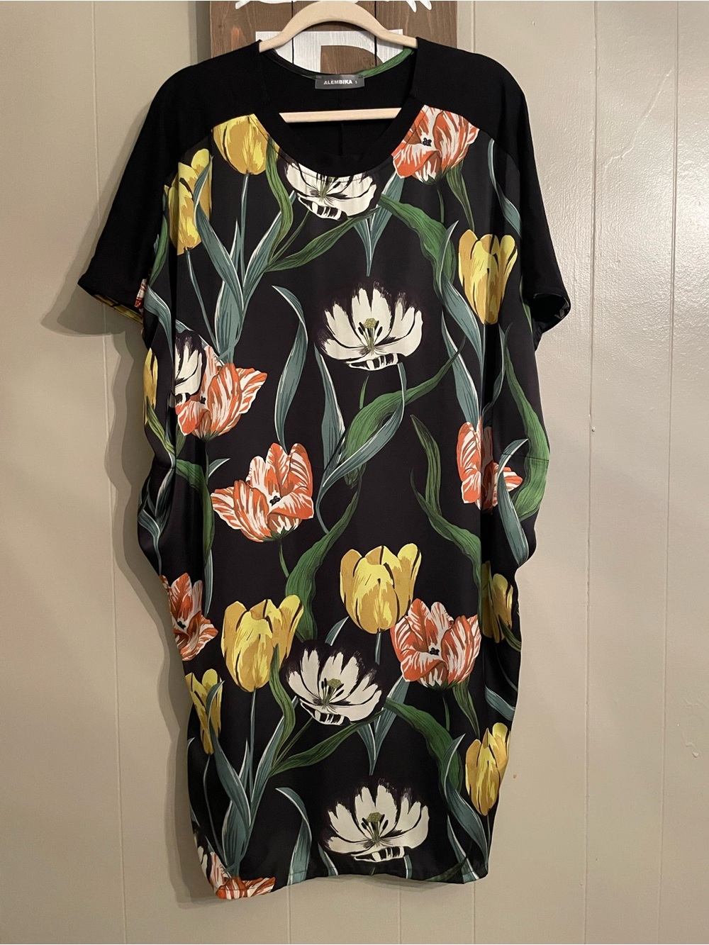 ALEMBIKA Floral Tulip Print Black Shift Dress - small.